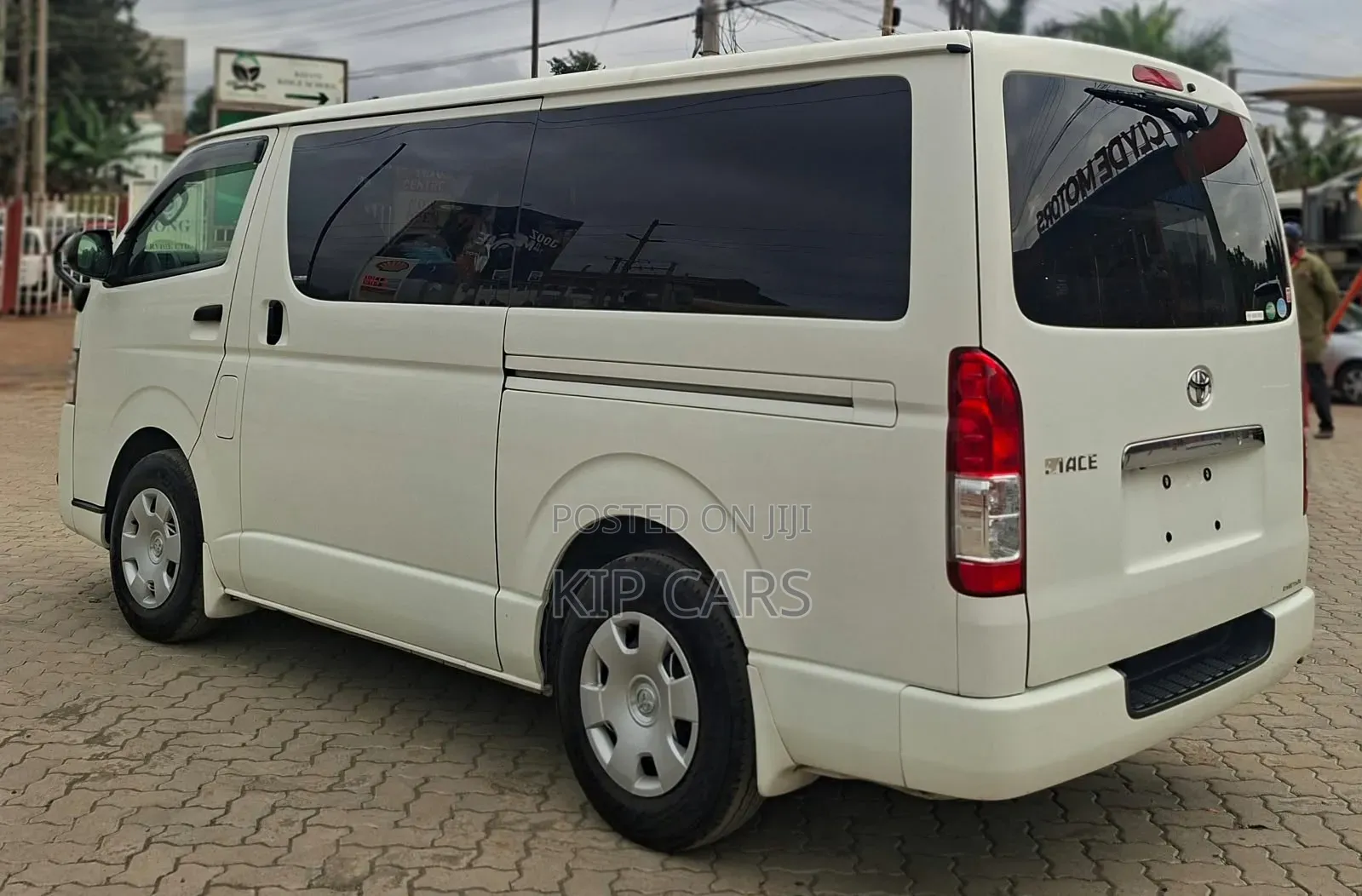Toyota HiAce 2019 White