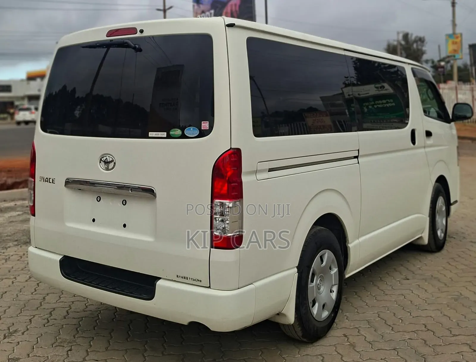 Toyota HiAce 2019 White