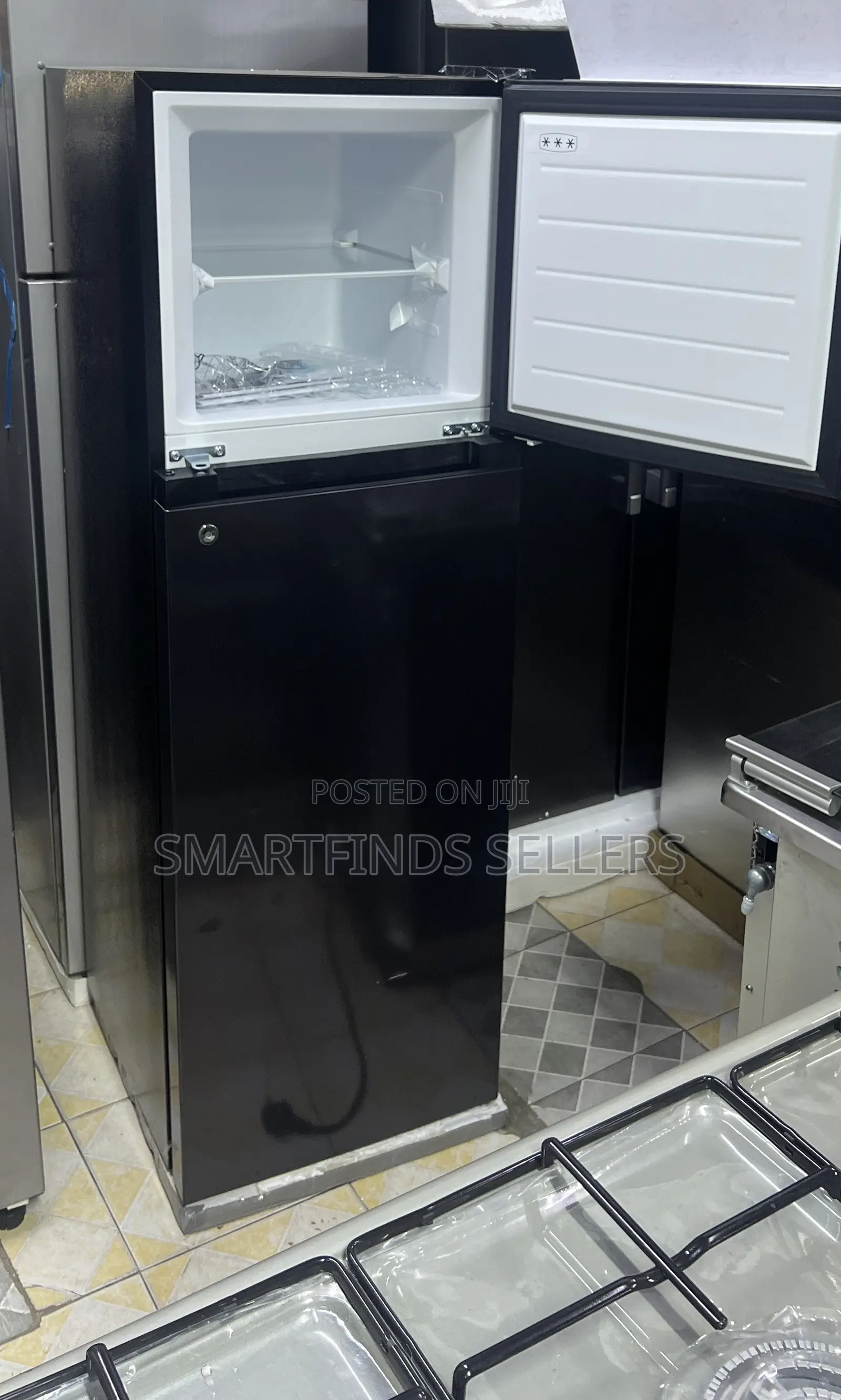 Midea 173L Refrigerator – Spacious Storage & Reliable Cooling