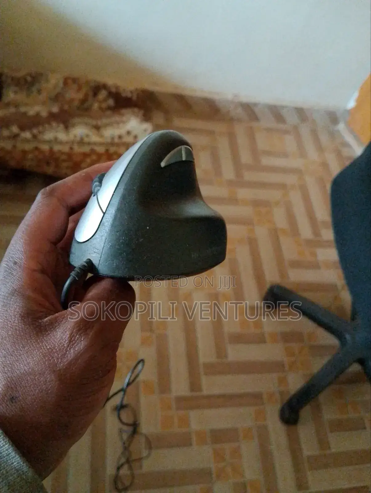 Ergonomic Goldtouch USB Mouse Good for Gaming and Lengthy PC Usage