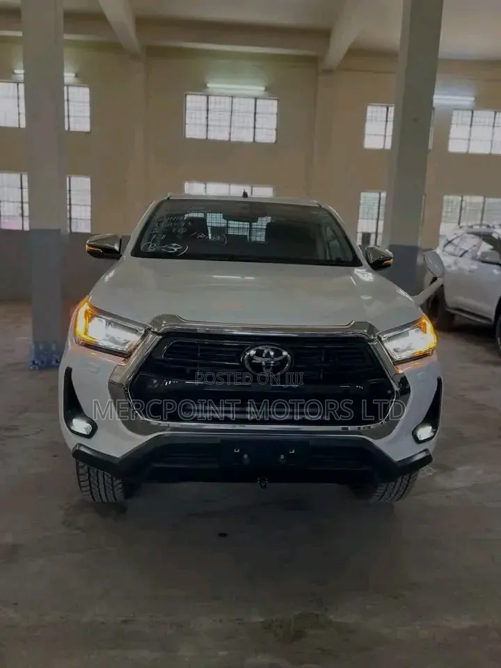 Toyota Hilux 2020 White