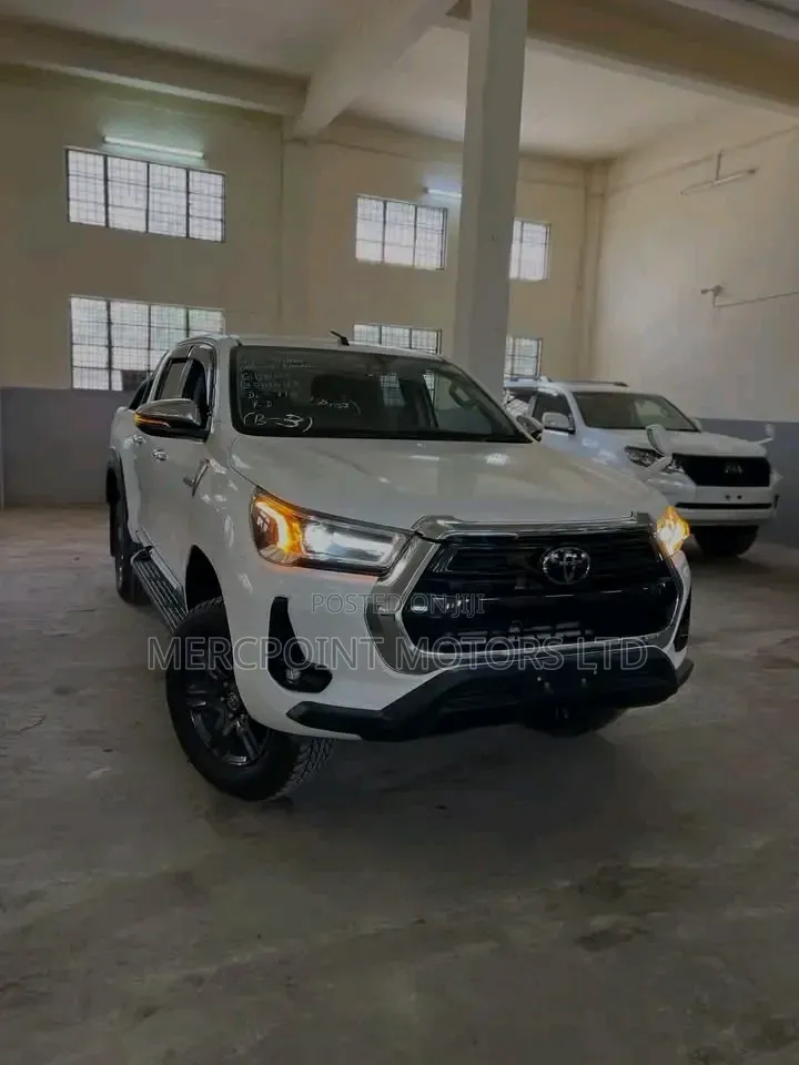 Toyota Hilux 2020 White