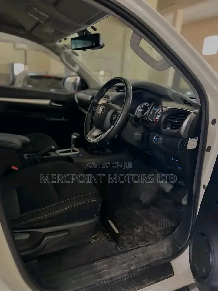 Toyota Hilux 2020 White