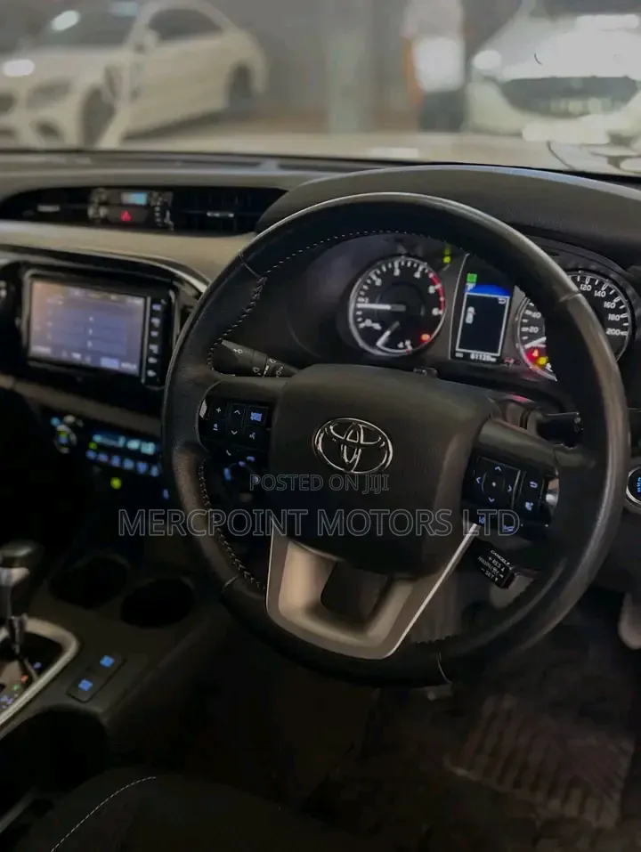 Toyota Hilux 2020 White