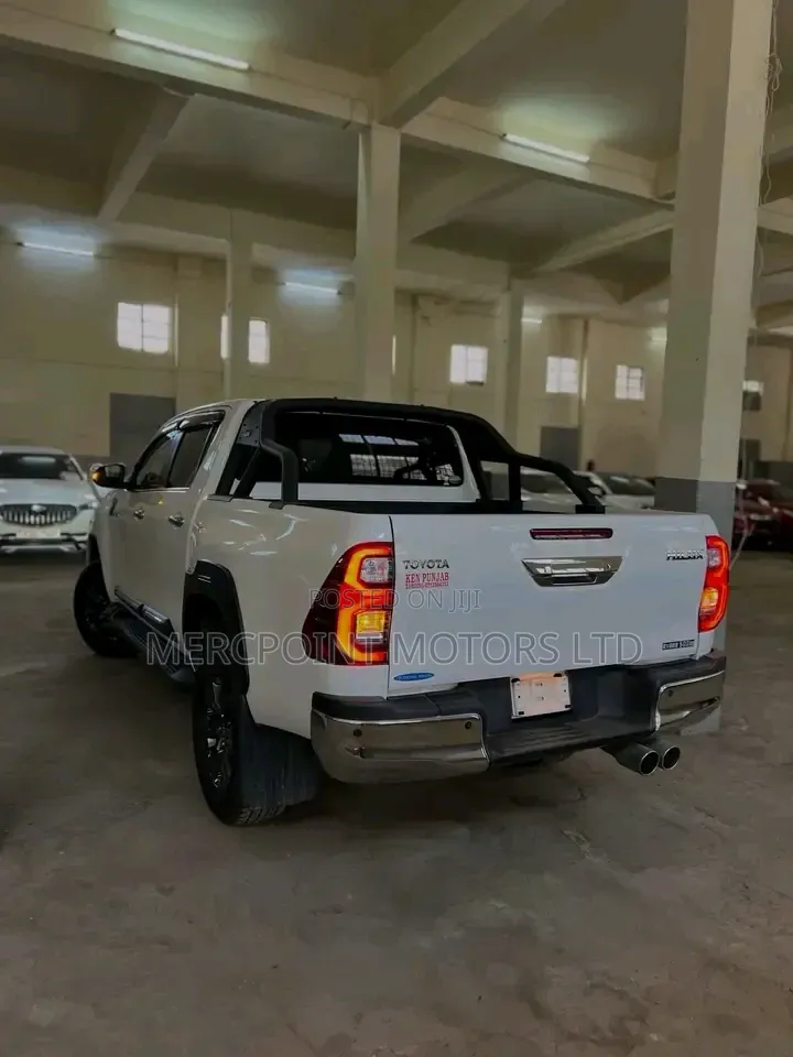Toyota Hilux 2020 White