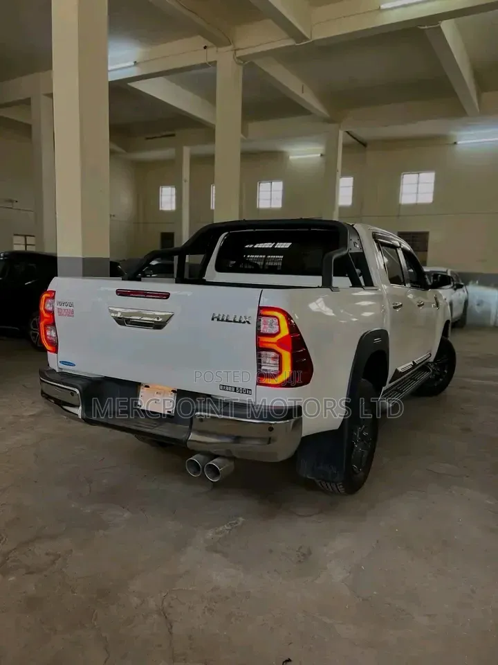 Toyota Hilux 2020 White
