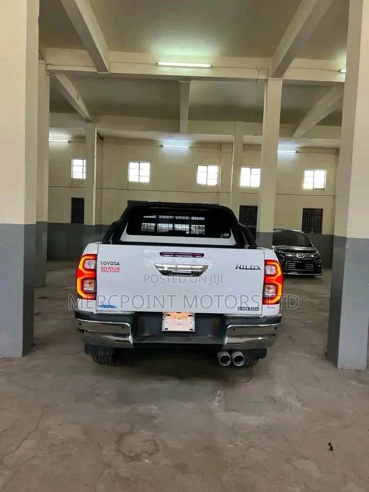 Toyota Hilux 2020 White