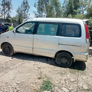 Toyota TownAce Noah 2001 Silver