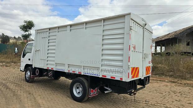 Isuzu NPR 2017 - thumbnail 3