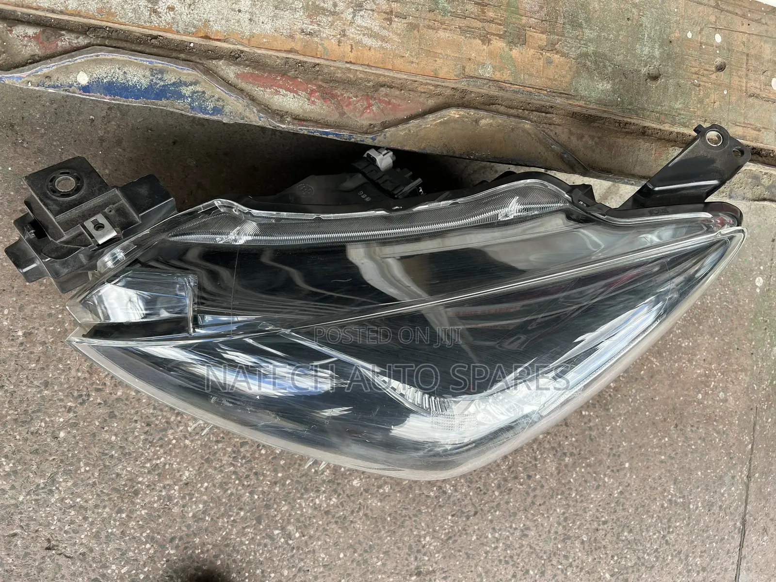 Mazda 2 Demio (DB) Headlight