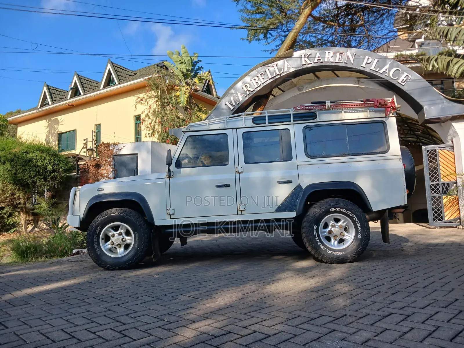 Land Rover Defender 2022 White