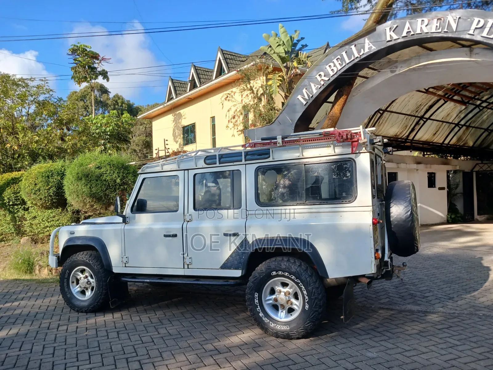 Land Rover Defender 2022 White