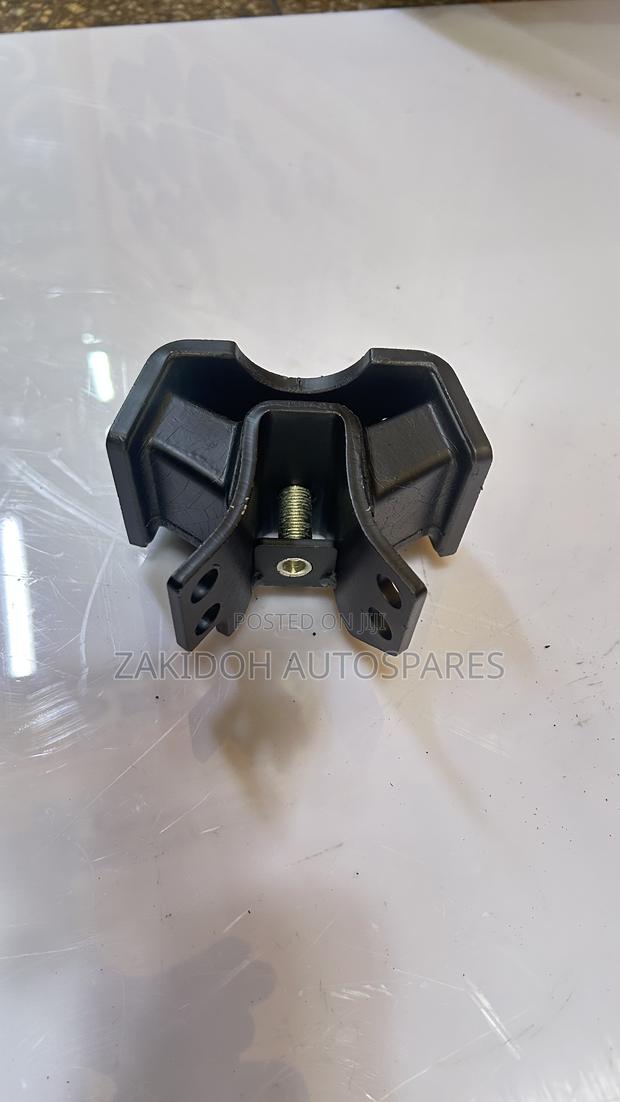 Hilux Vigo Rear Engine Mounting - thumbnail 2