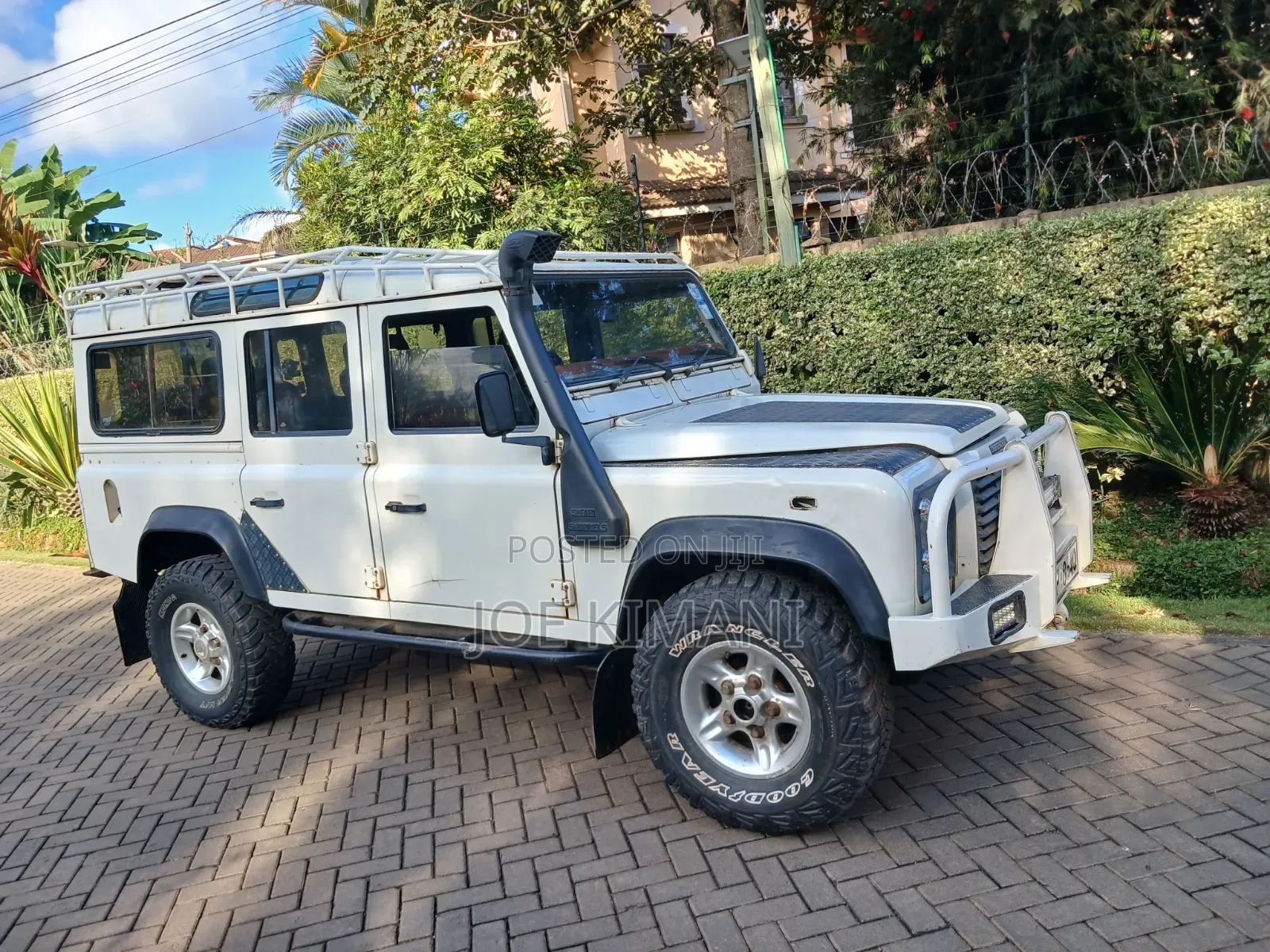 Land Rover Defender 2022 White