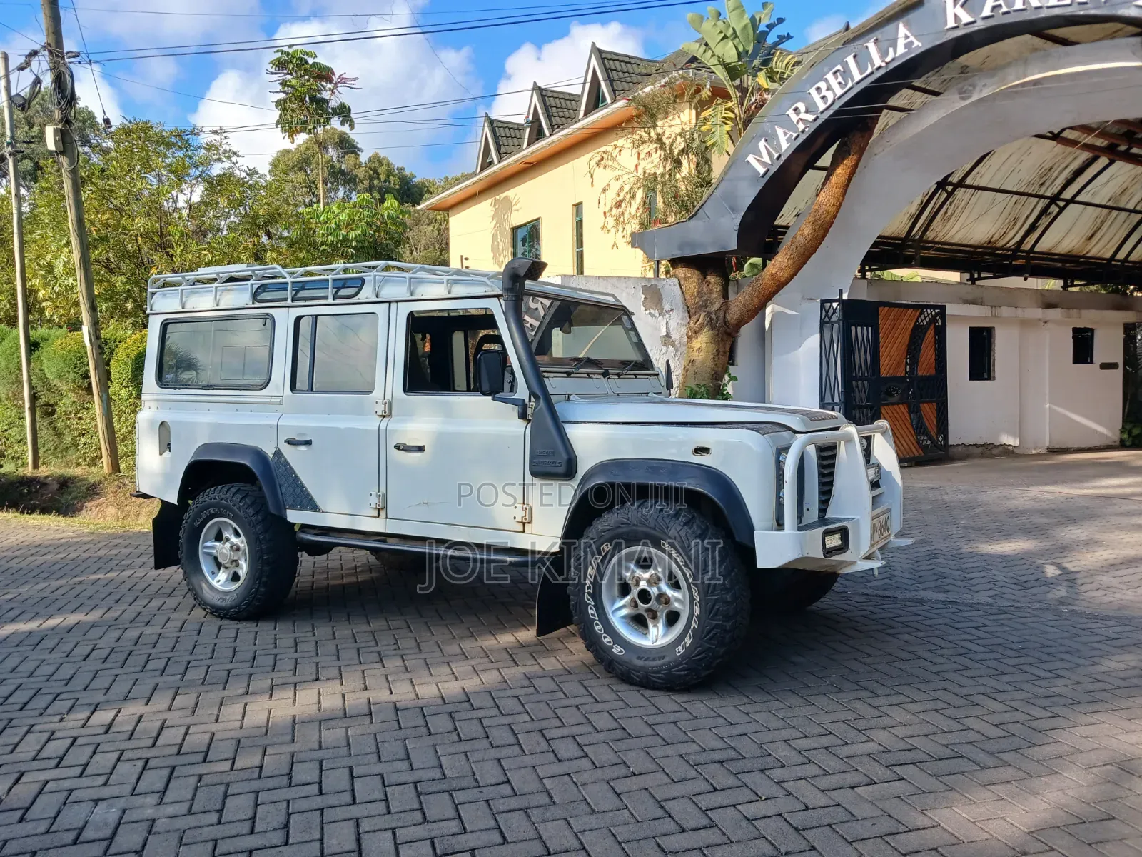 Land Rover Defender 2022 White