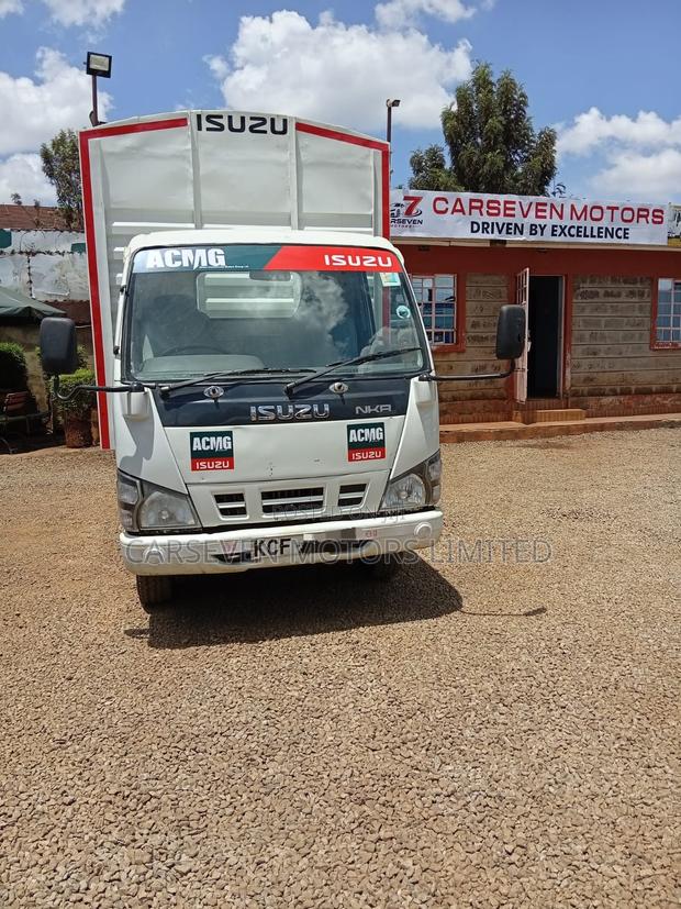 Isuzu NKR KCF 2015 White