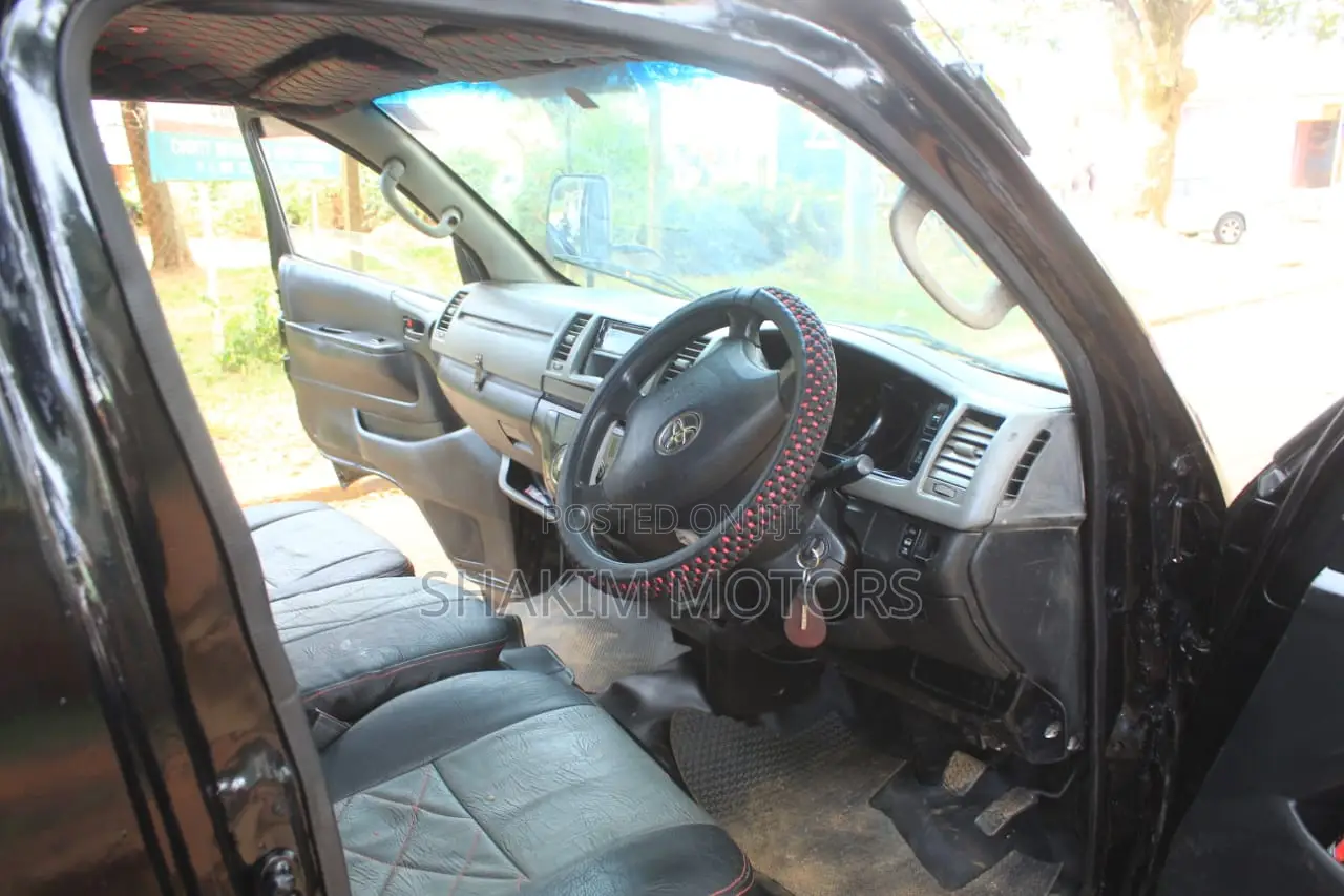 Toyota HiAce 2011 Black