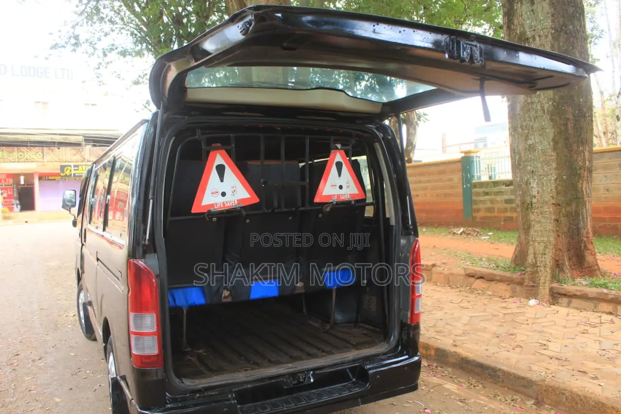 Toyota HiAce 2011 Black