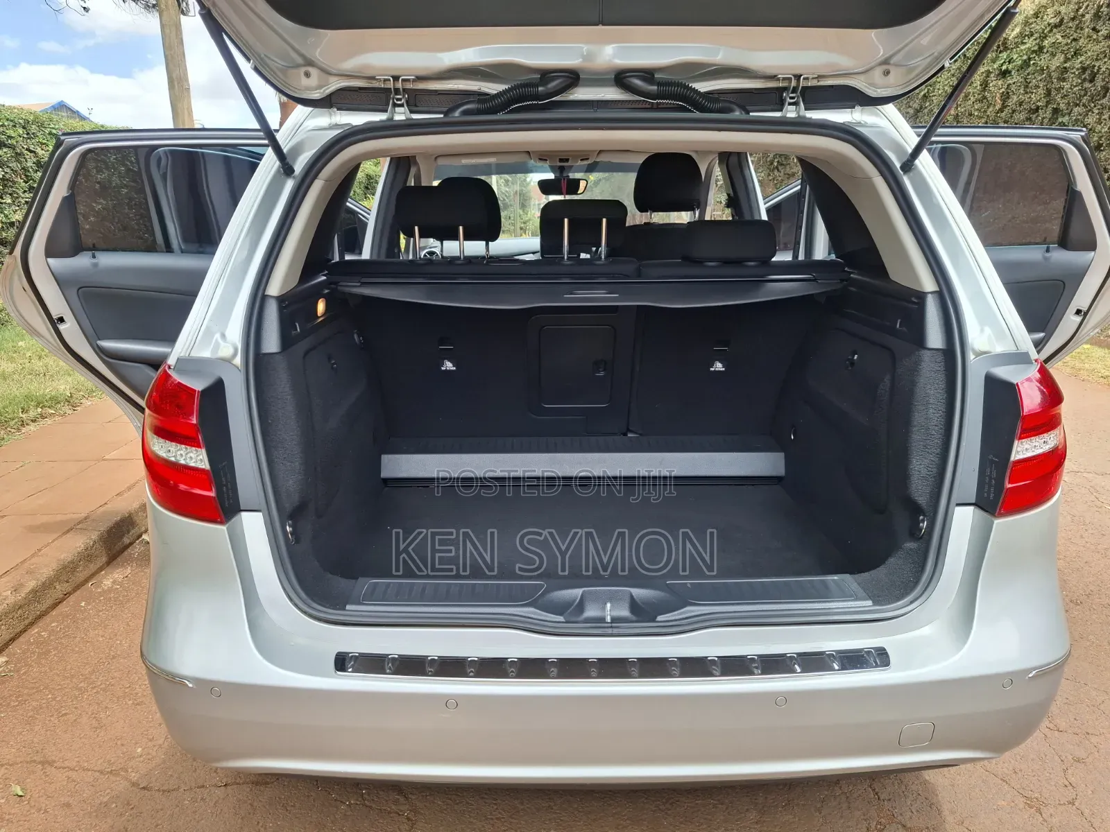 Mercedes-Benz B-Class B180 Petrol 2015 Silver