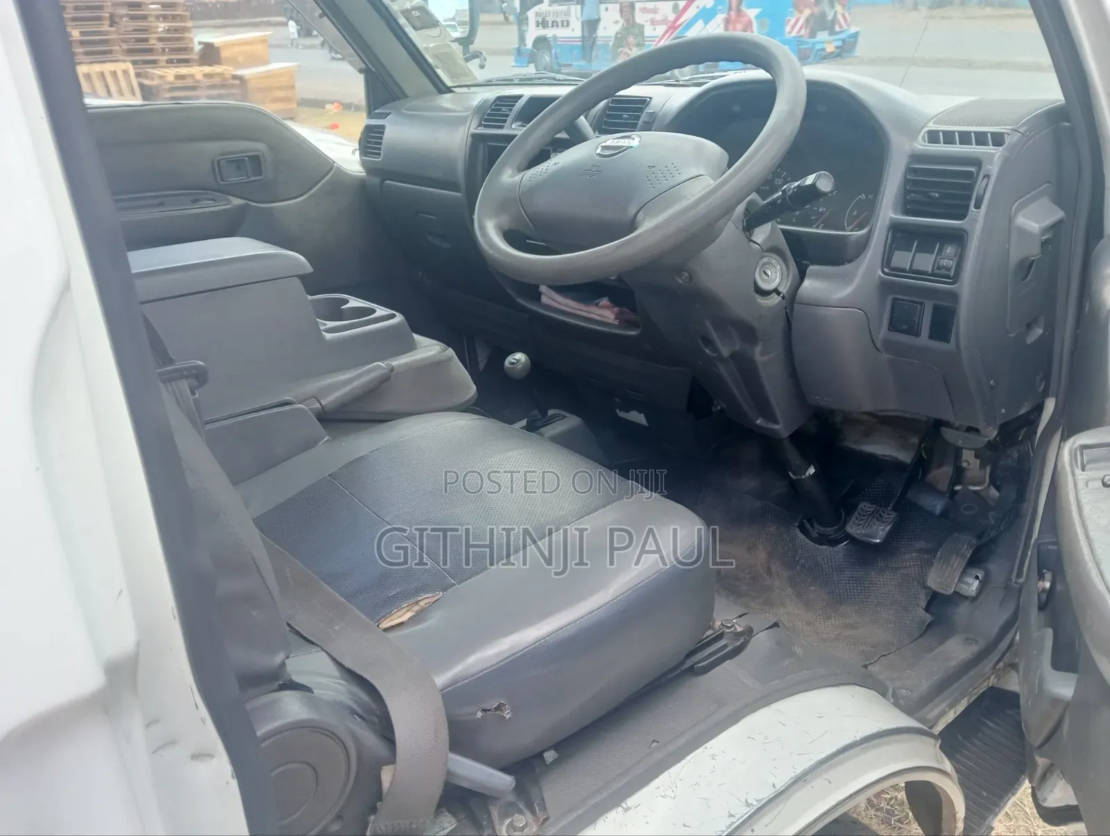 Nissan 100 2011 White