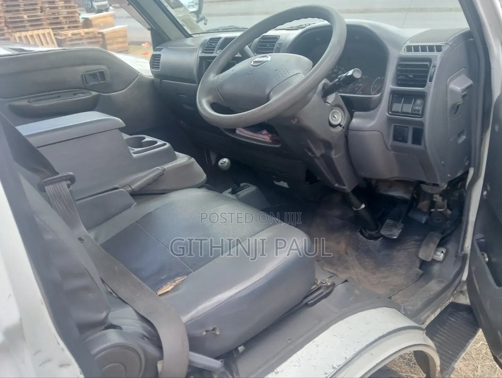 Nissan 100 2011 White