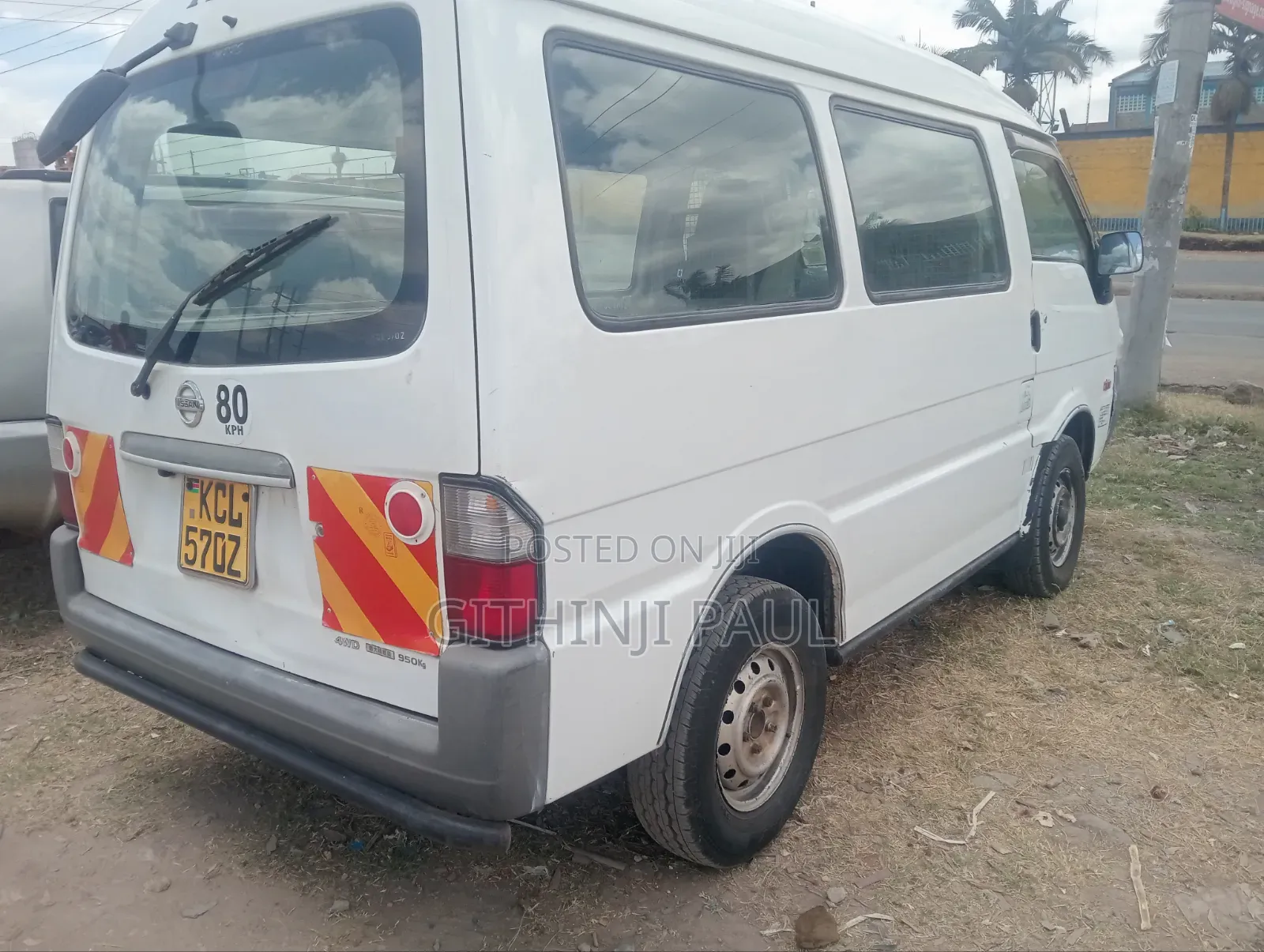 Nissan 100 2011 White