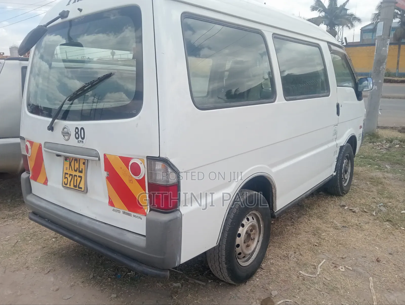 Nissan 100 2011 White