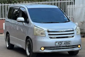 Toyota Noah 2.0 143hp FWD (8 Seater) 2008 Silver