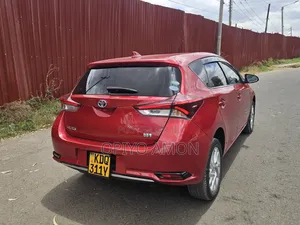Toyota Auris 2017 Red