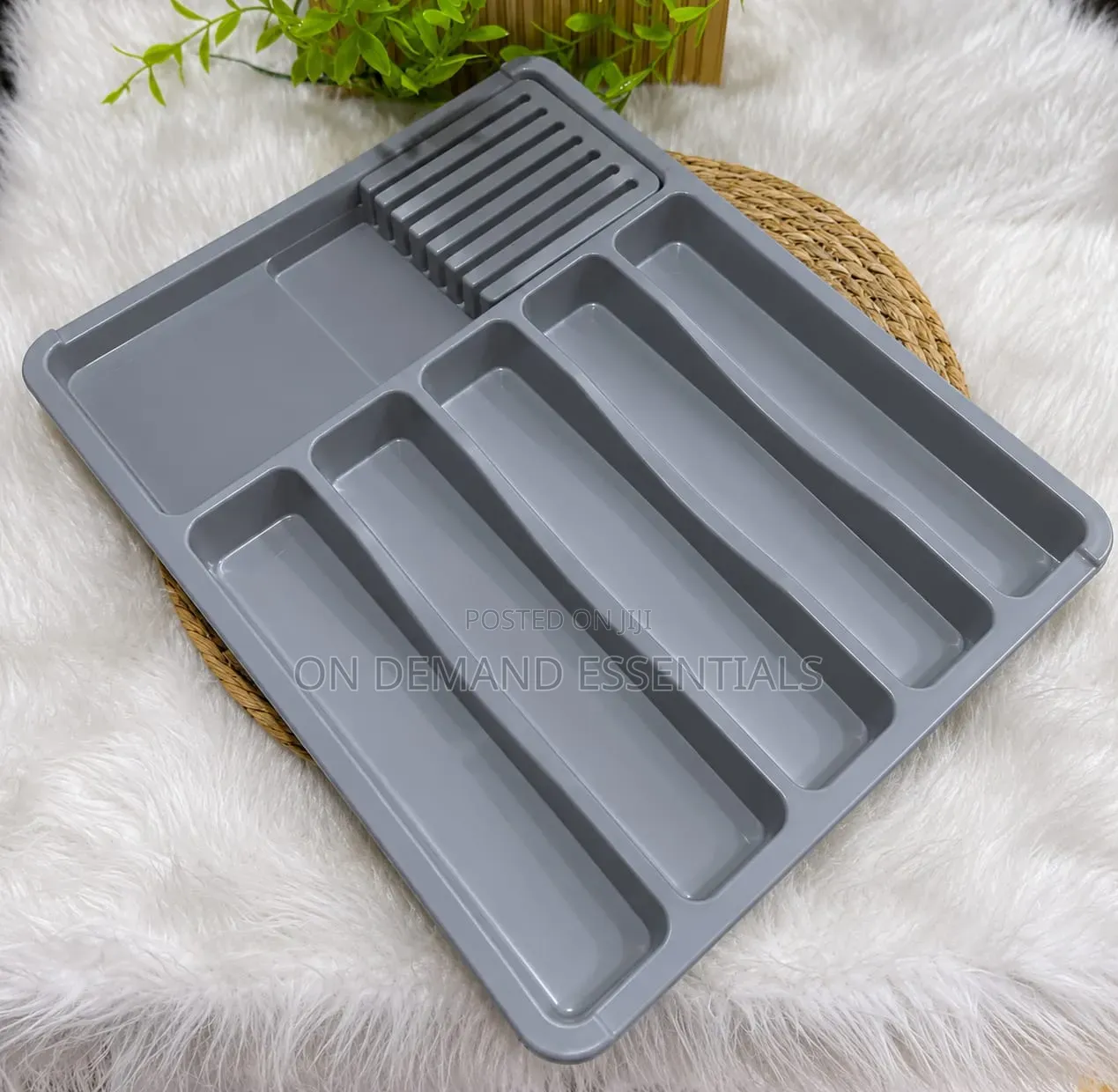 Sleek Multi-Compartment Cutlery Organisers
