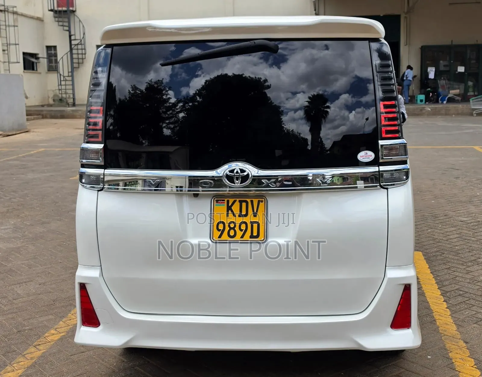 Toyota Voxy 2018 Pearl