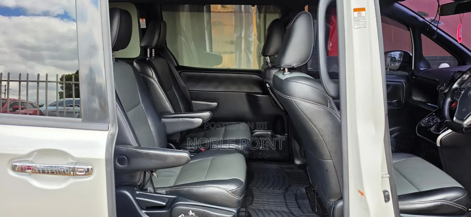 Toyota Voxy 2018 Pearl