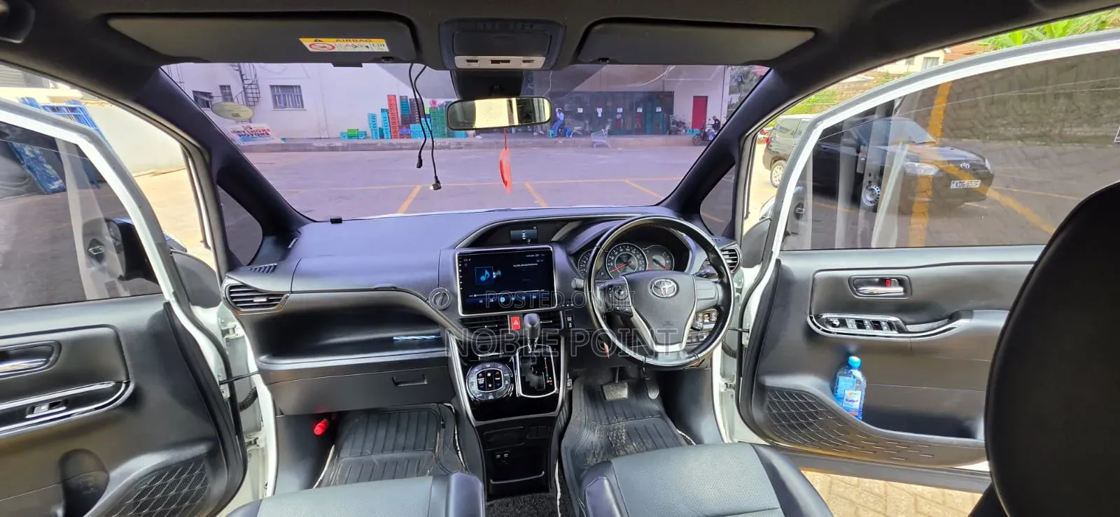 Toyota Voxy 2018 Pearl