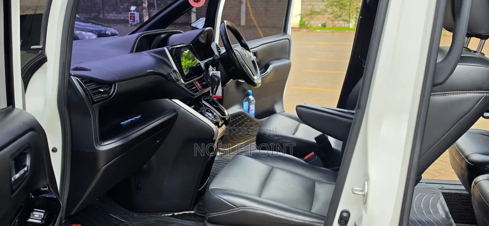 Toyota Voxy 2018 Pearl
