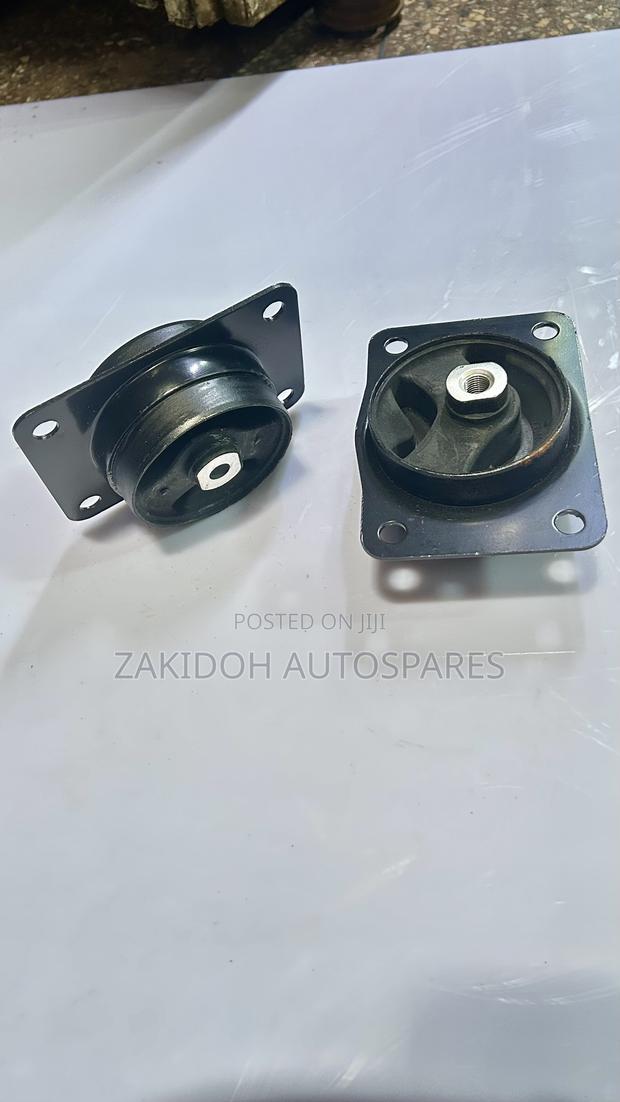 Front Left Engine Mount Suzuki - thumbnail 2