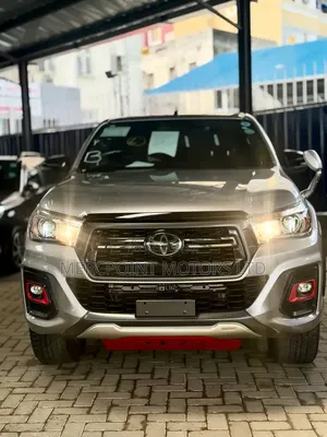 Toyota Hilux Revo Double Cab Deisel 2.4 AWD 2019 Silver