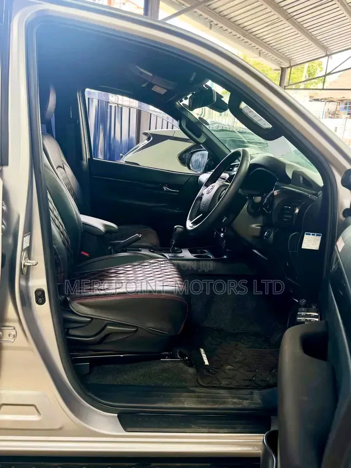 Toyota Hilux Revo Double Cab Deisel 2.4 AWD 2019 Silver