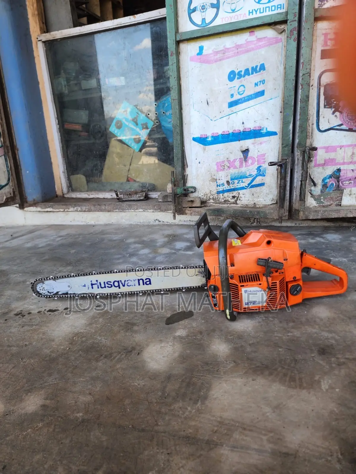 Husqvarna 272 XP Chainsaw / Power Saw