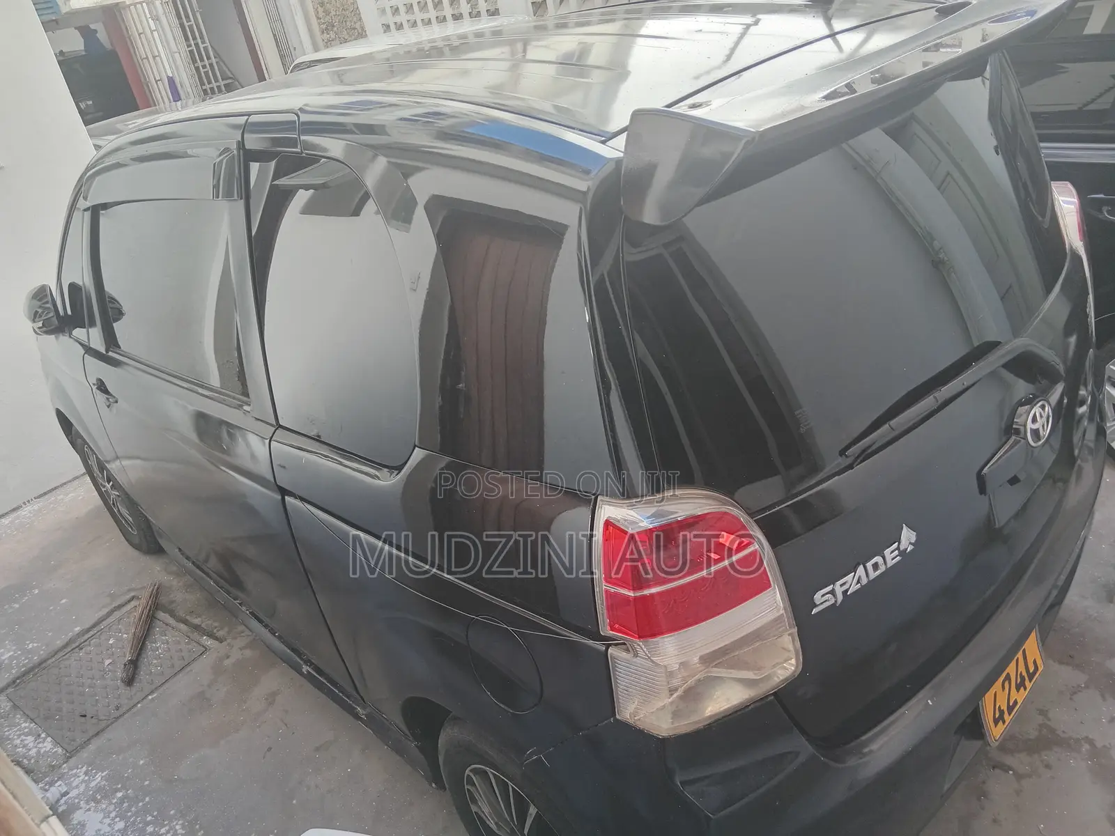 Toyota Spade 2013 Black