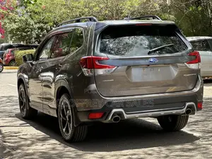 Subaru Forester Premium 2022 Gold