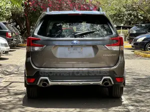 Subaru Forester Premium 2022 Gold