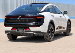 Toyota Crown Platinum 2023 White