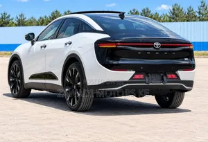 Toyota Crown Platinum 2023 White