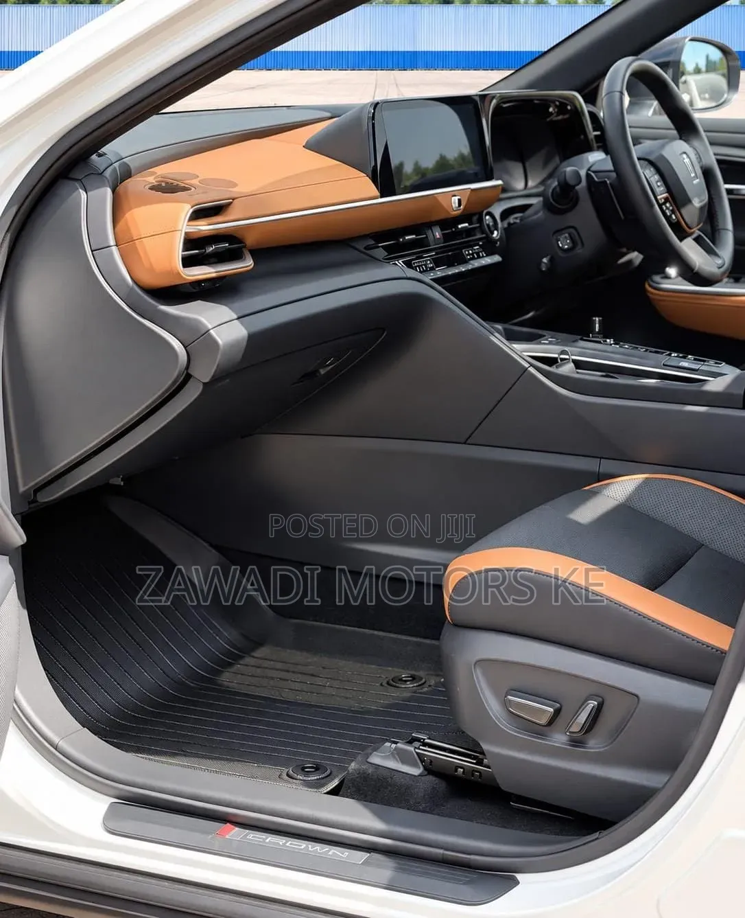 Toyota Crown Platinum 2023 White