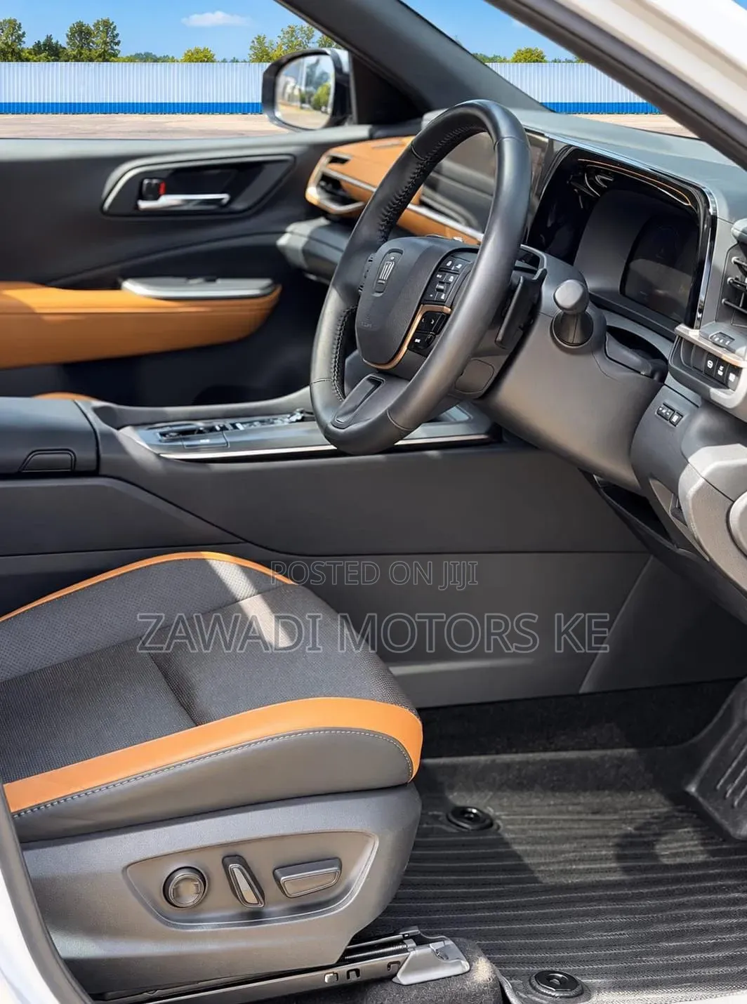 Toyota Crown Platinum 2023 White
