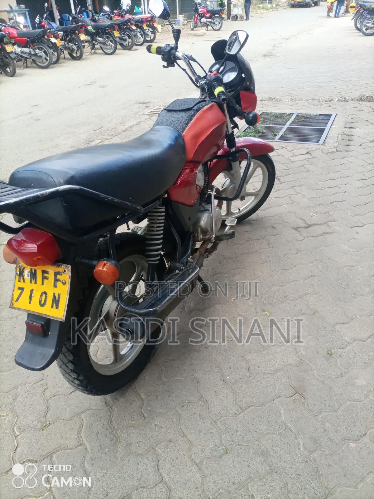 TVS HLX 125 2022 Red