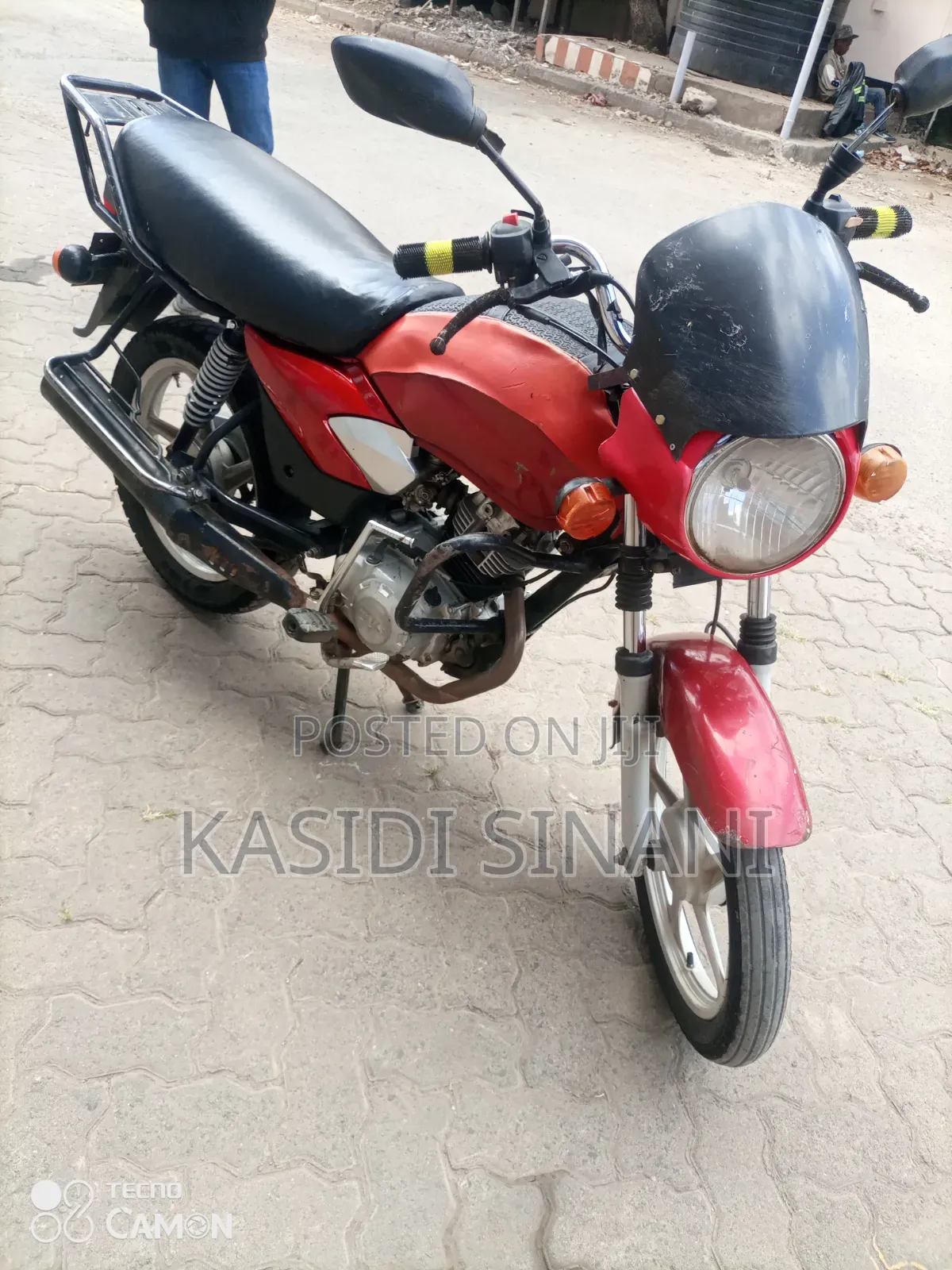 TVS HLX 125 2022 Red