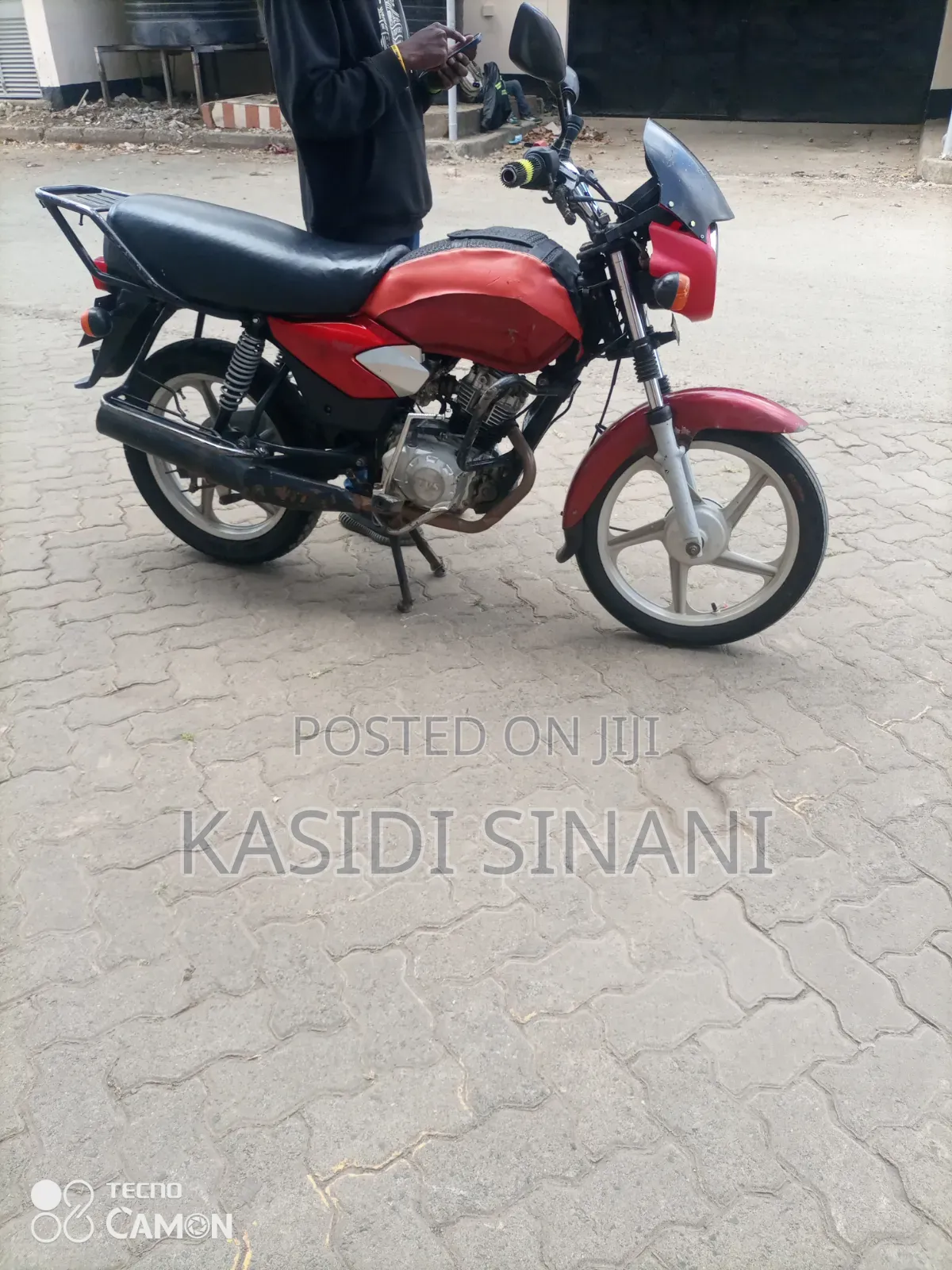 TVS HLX 125 2022 Red