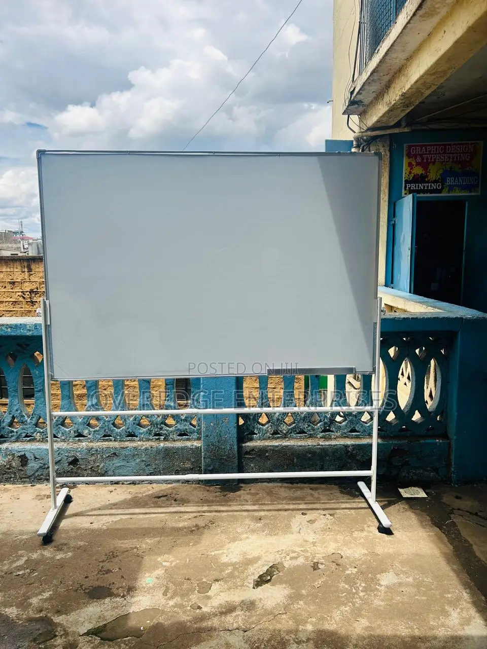 4ft by 3ft White Board With Stand