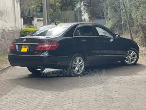 Mercedes-Benz E300 2011 Black
